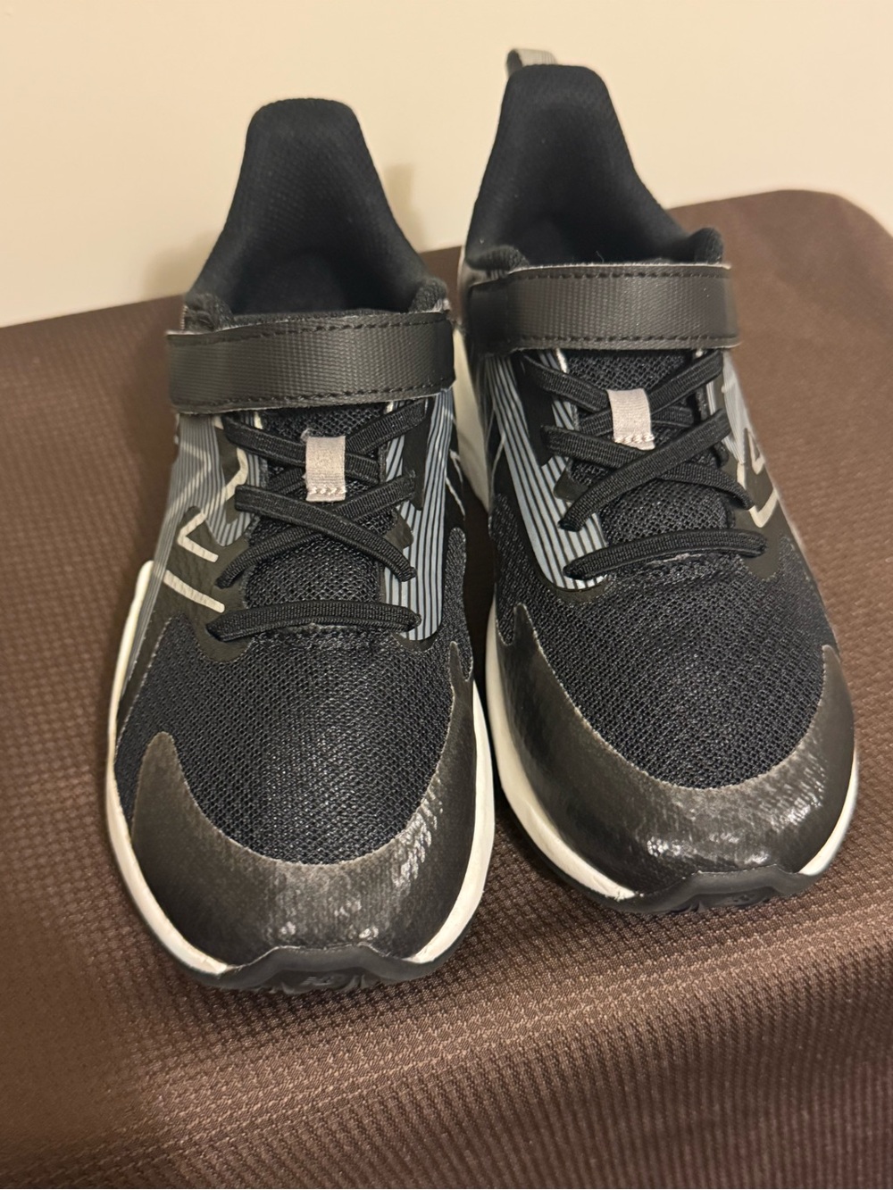 New Balance Kids Black Athletic Sneakers with Hook-and-Loop Strap size 13.5